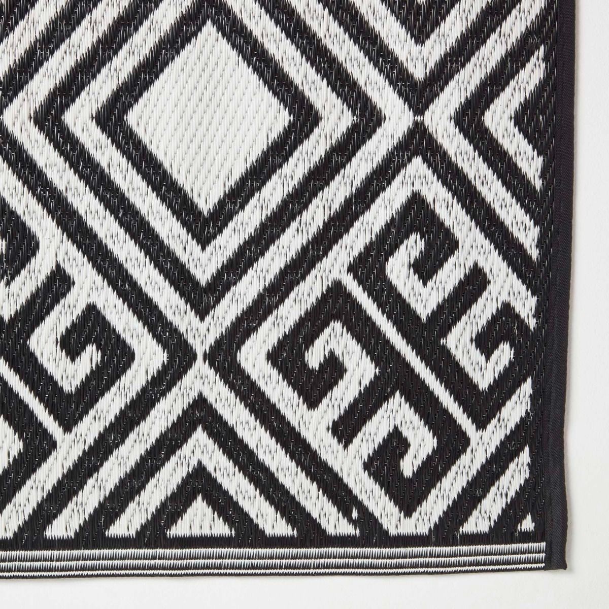 Outdoor Reversible Garden Carpet Geometric Design Black & White 119x186cm 